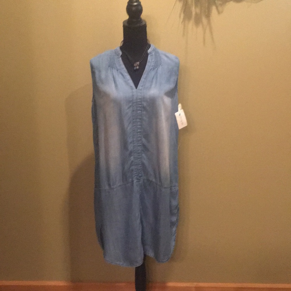 Sleeveless pullover dress